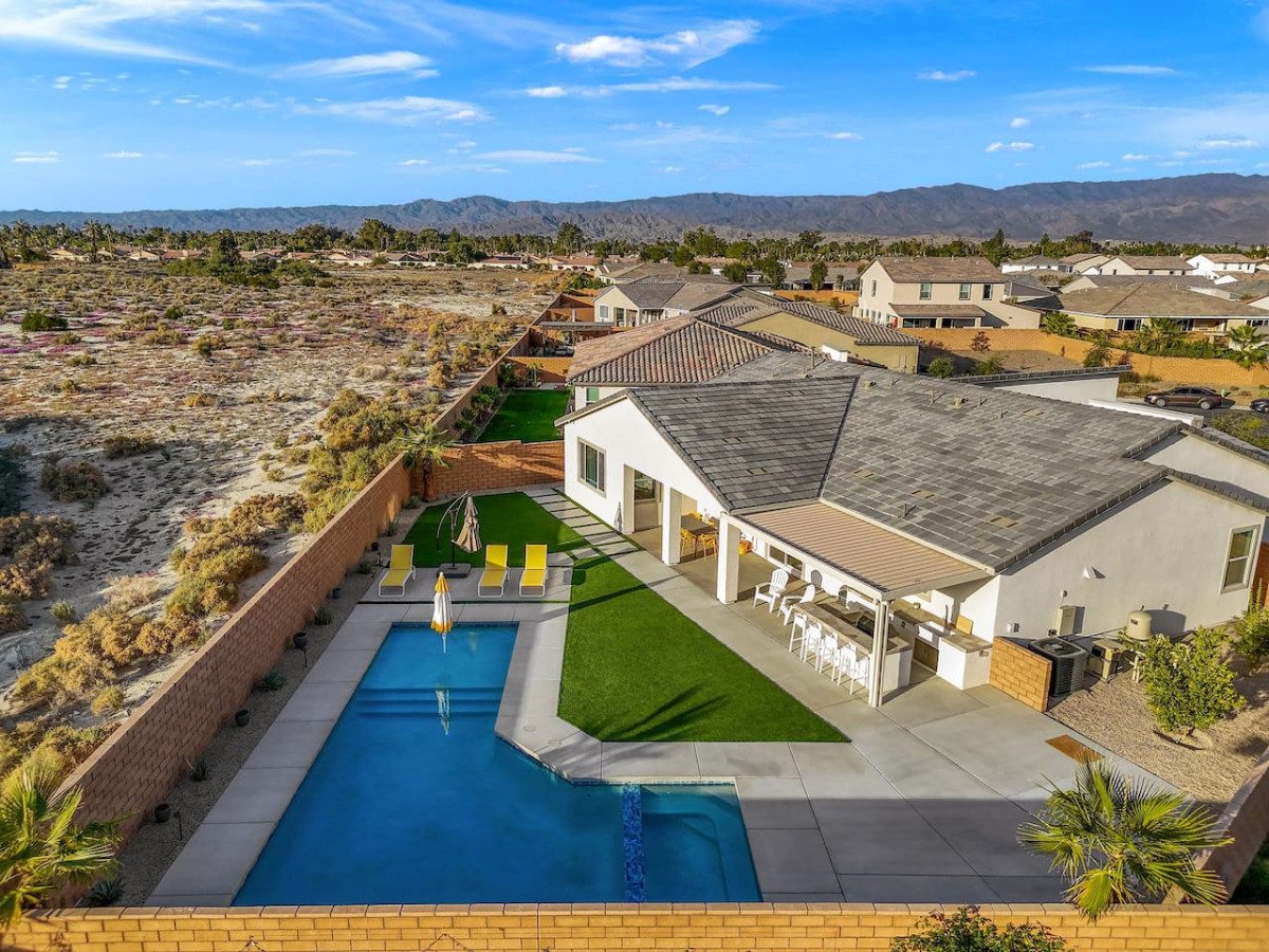 Sands of Luxury — stylish oasis with pool and jacuzzi in Indio, California